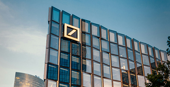 Finanzdienstleister, Versicherungen, FinTechs und NIS-2, Bild: Vinicius Eloy Bailo auf unsplash